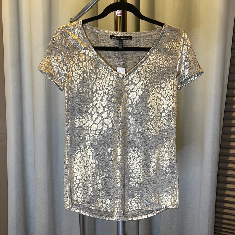 V-neck tee